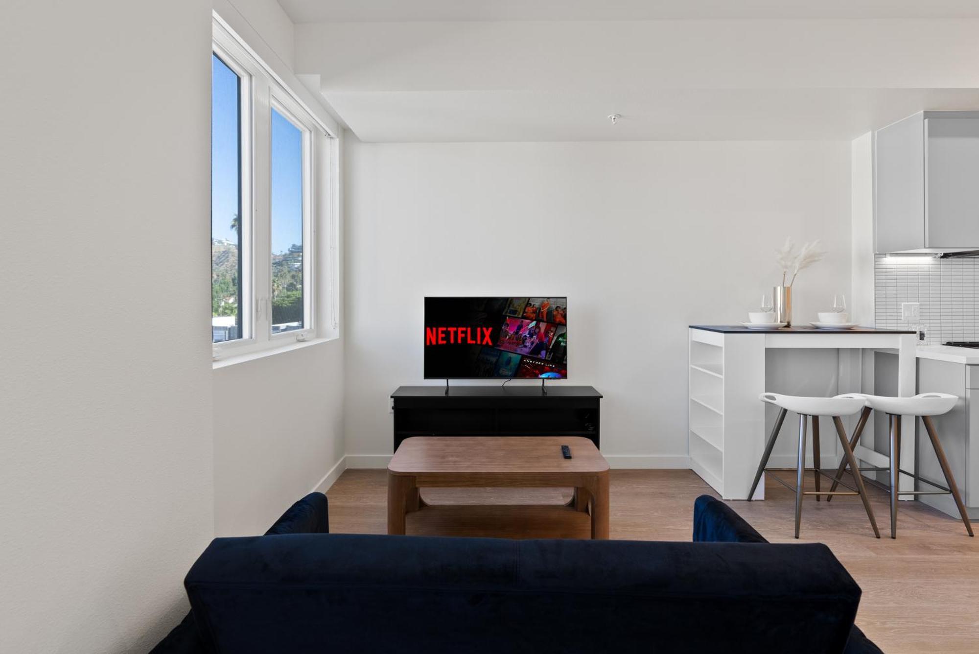 Bright Studio On Sunset Blvd, Free Parking, Gym, And Pool Los Angeles Esterno foto