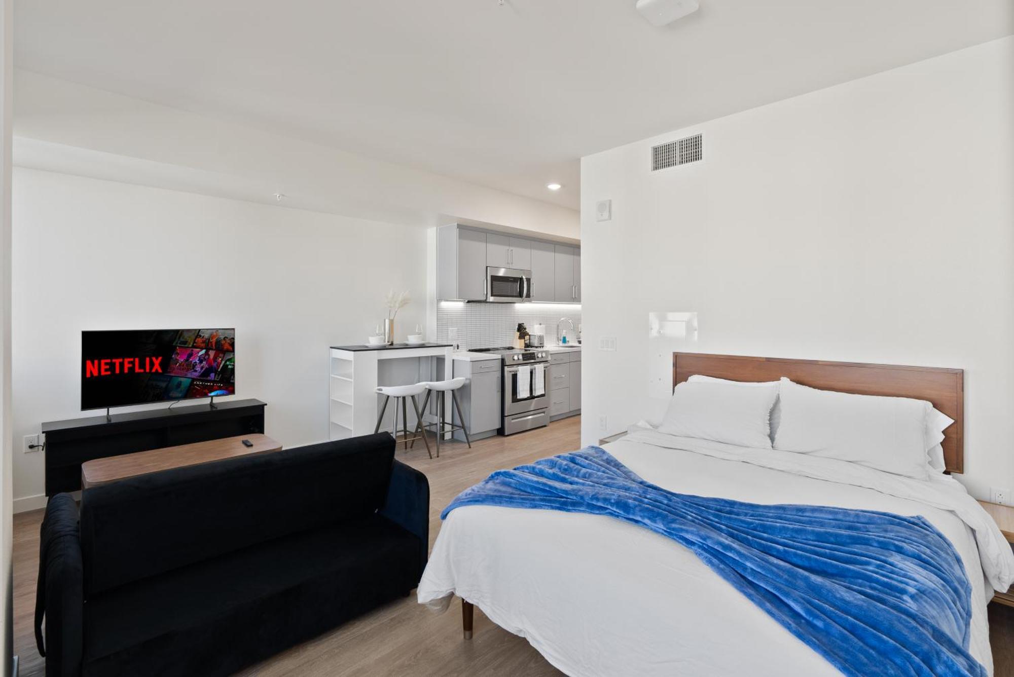Bright Studio On Sunset Blvd, Free Parking, Gym, And Pool Los Angeles Esterno foto